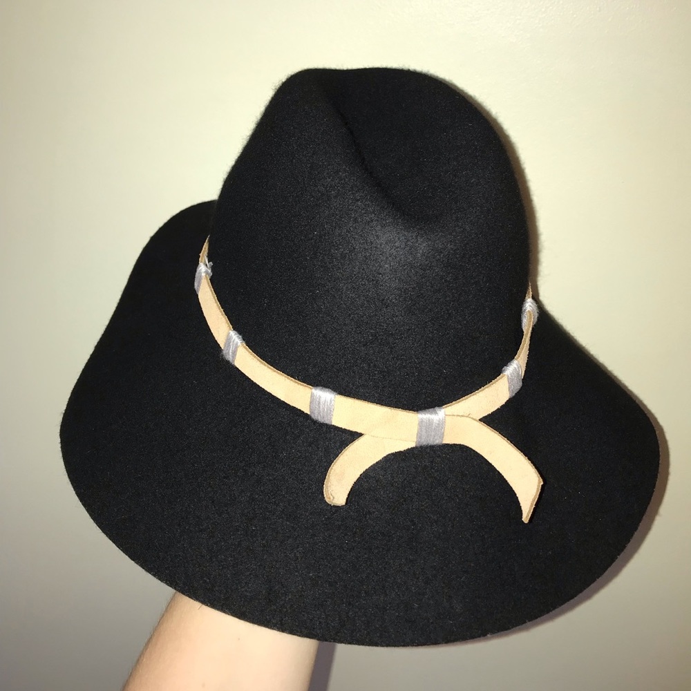 Black felt fedora